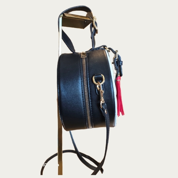 Chic White Quilted Vegan Leather Round Bag with Red Tassel - Picture 4 of 10